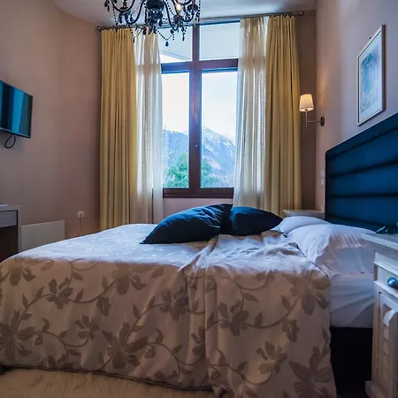 Forest Boutique Mega Chorio